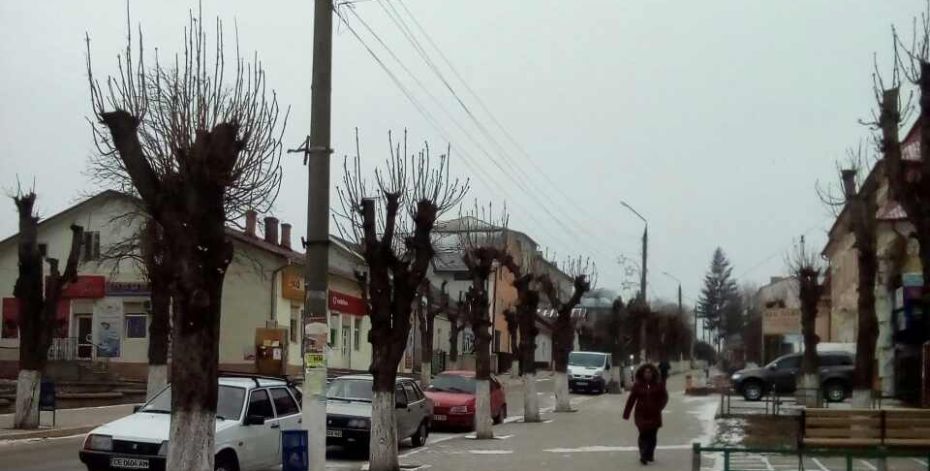 тривають роботи по капітальному ремонту футбольного поля