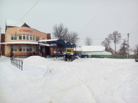 тривають роботи по капітальному ремонту футбольного поля