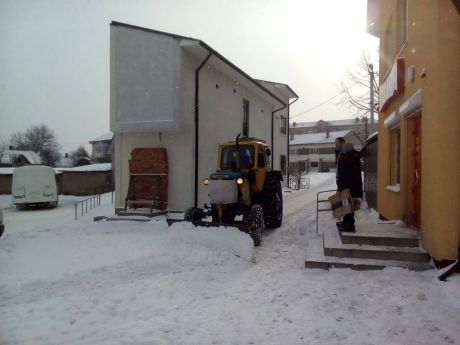 тривають роботи по капітальному ремонту футбольного поля